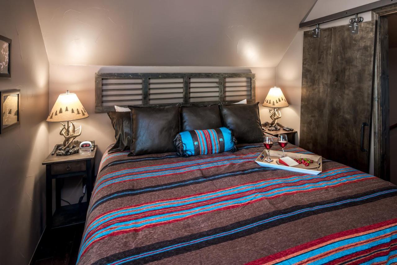 רואידוסו Fifth Dimension, 2 Bedrooms, Wifi, Hot Tub, Game Table, Grill, Sleeps 4 מראה חיצוני תמונה