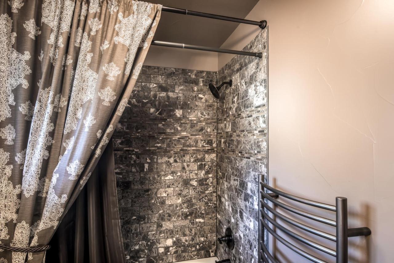 רואידוסו Fifth Dimension, 2 Bedrooms, Wifi, Hot Tub, Game Table, Grill, Sleeps 4 מראה חיצוני תמונה