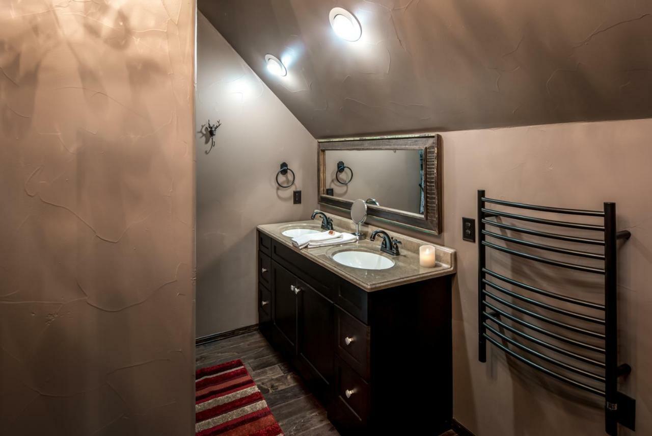 רואידוסו Fifth Dimension, 2 Bedrooms, Wifi, Hot Tub, Game Table, Grill, Sleeps 4 מראה חיצוני תמונה